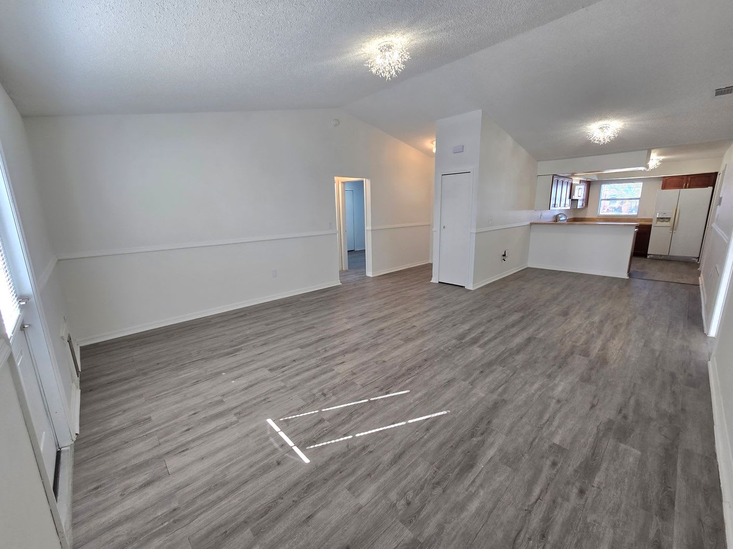 Spacious 3-Bedroom Home with Private Fenced Yard & Desirable Split Floor Plan – photo 4