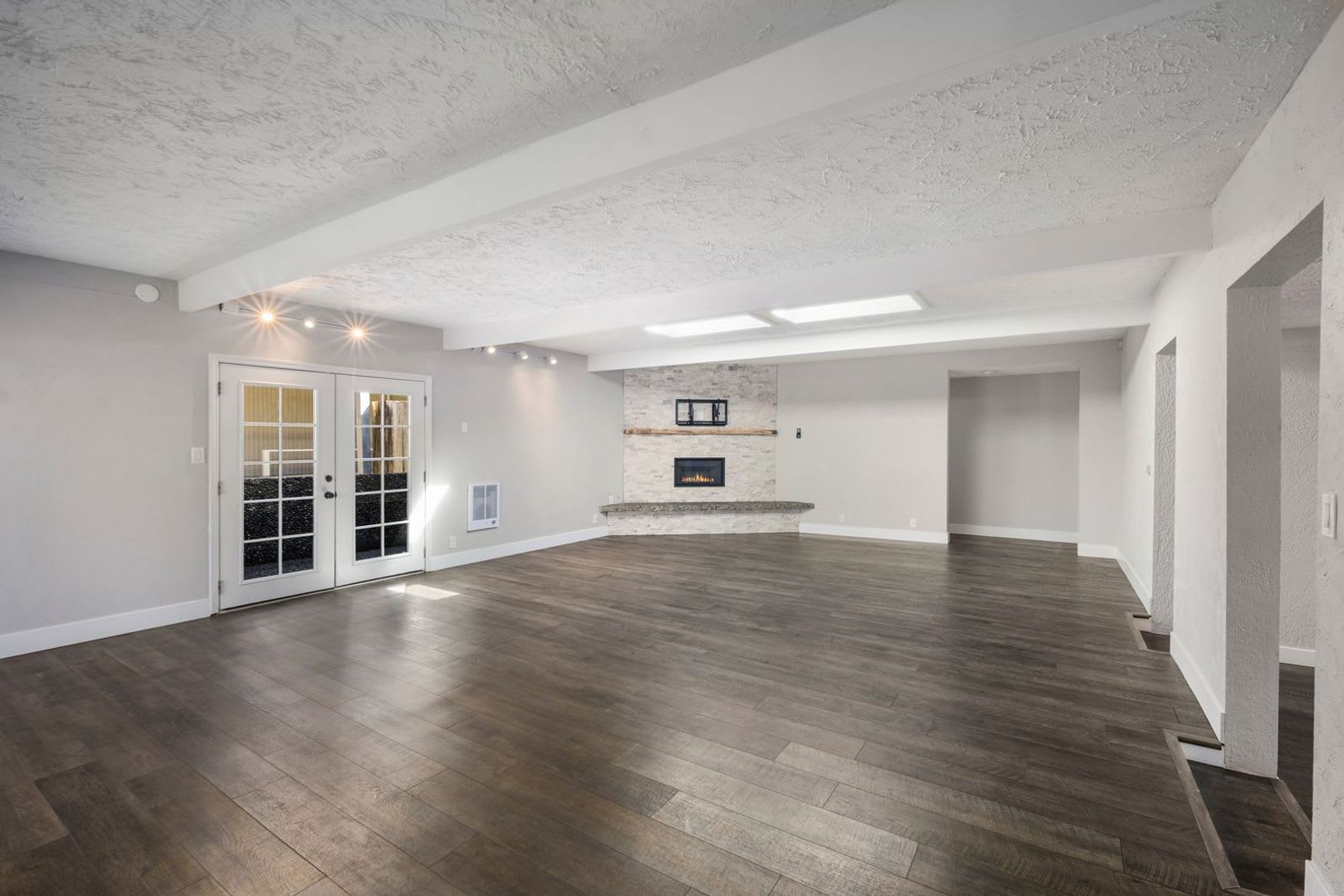 Modern 3-Bedroom Rambler with High-End Finishes & Spacious Backyard – photo 5