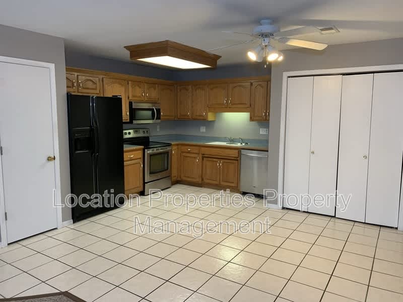 318 Creekside Court – photo 4