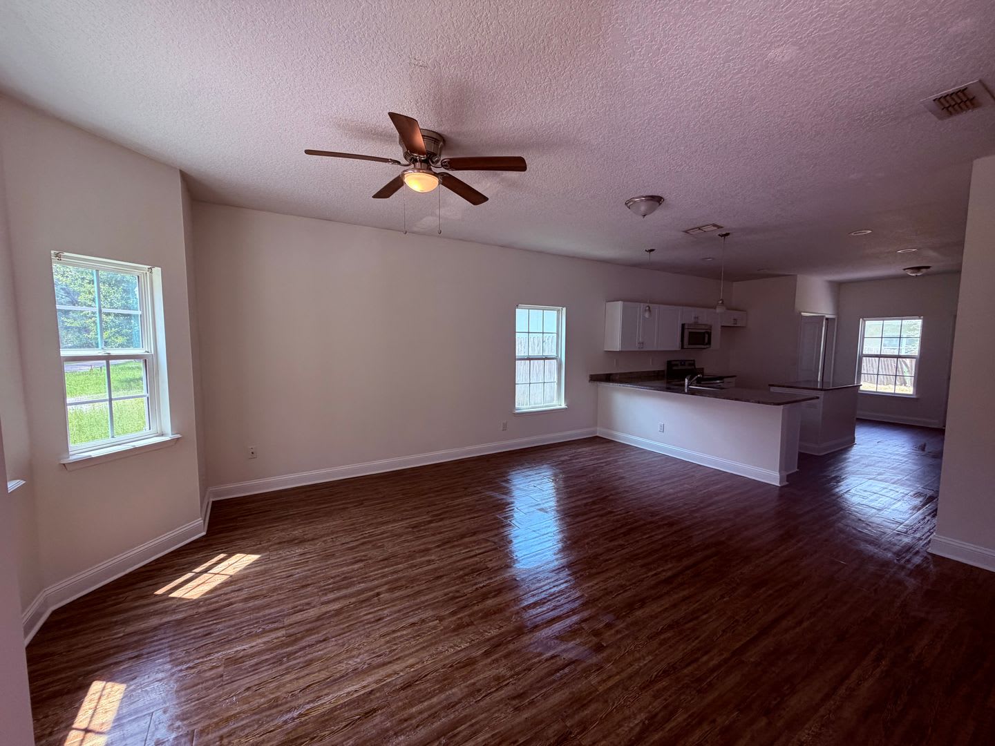 3/2 Single Family Home Near 295 & Airport! – photo 5