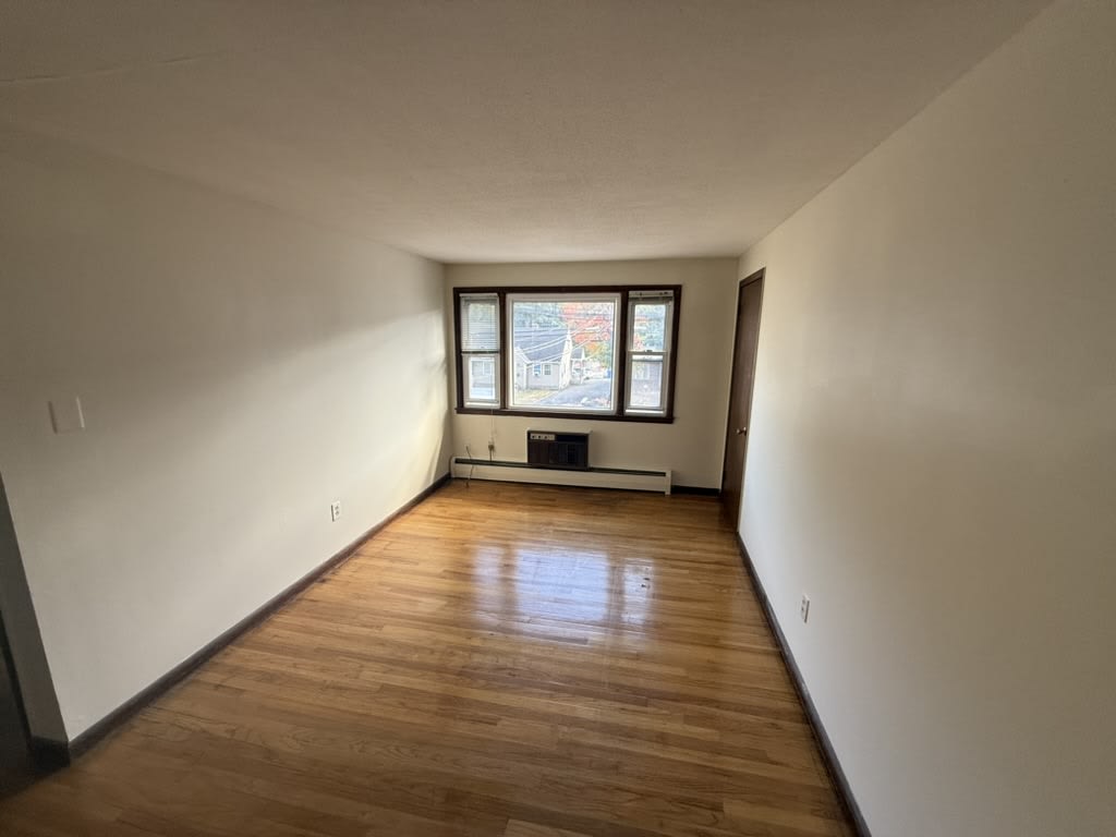 372 Park St – photo 4