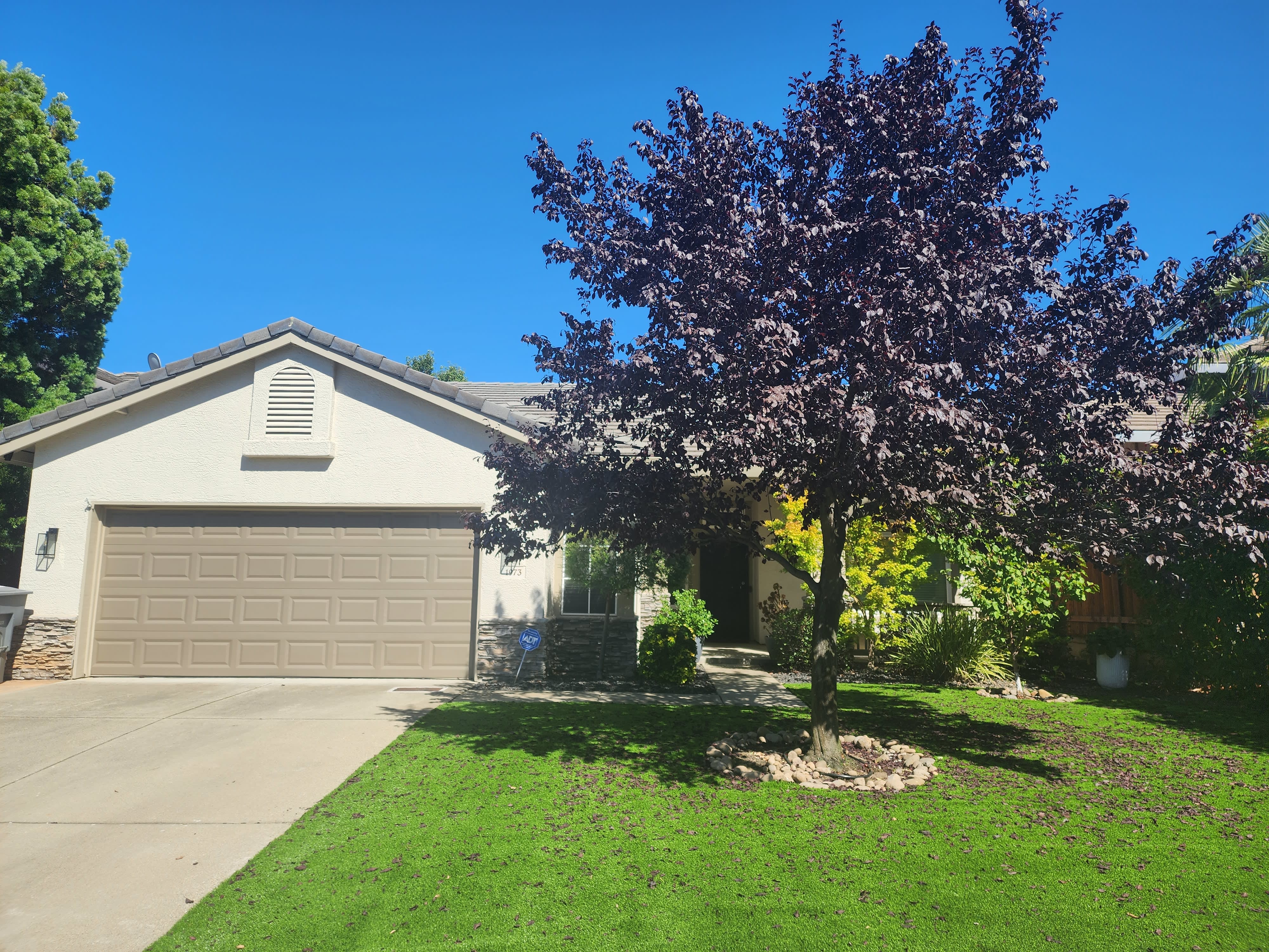 1973 Hunter Drive – photo 2