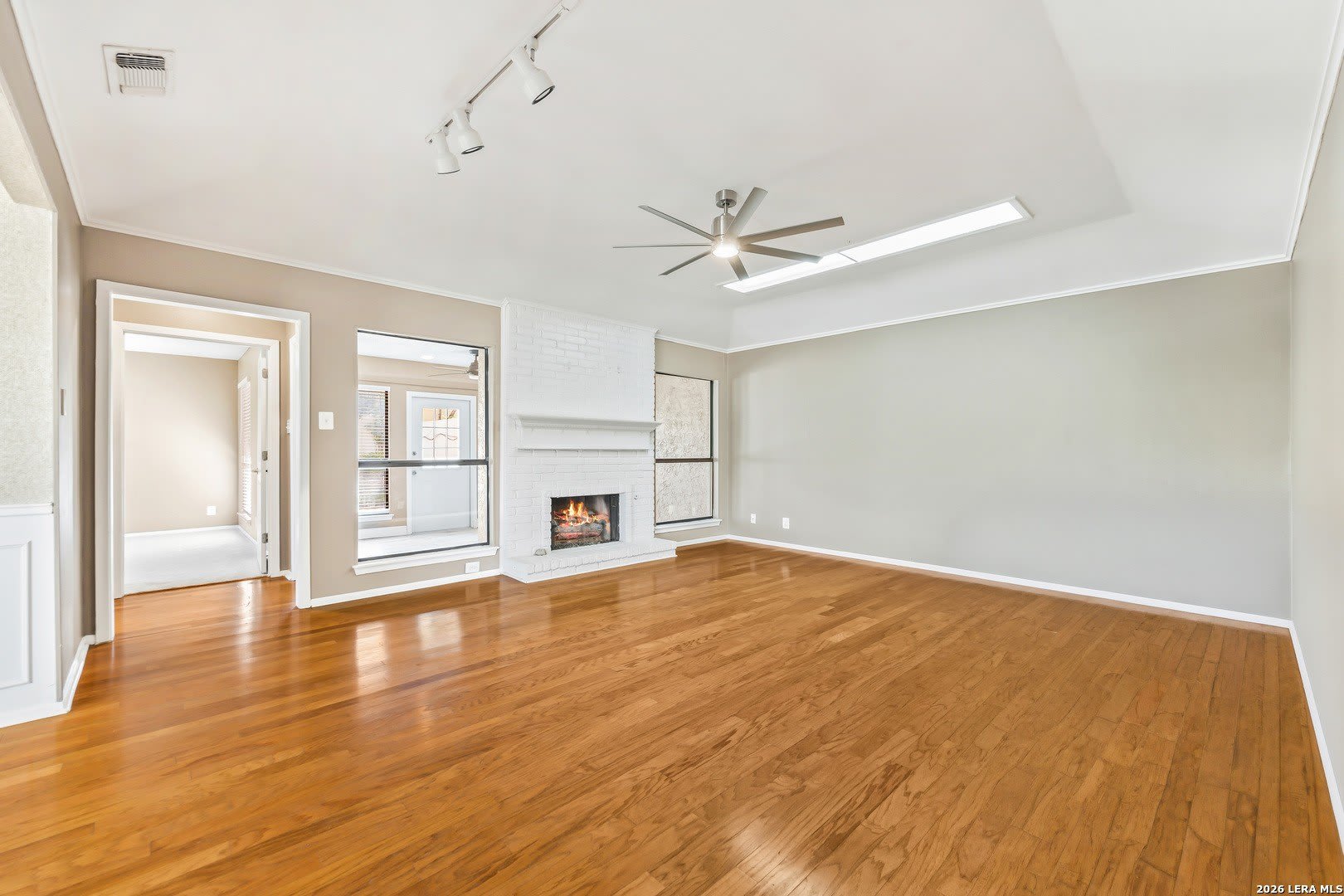 5801 Royal Rdg – photo 3