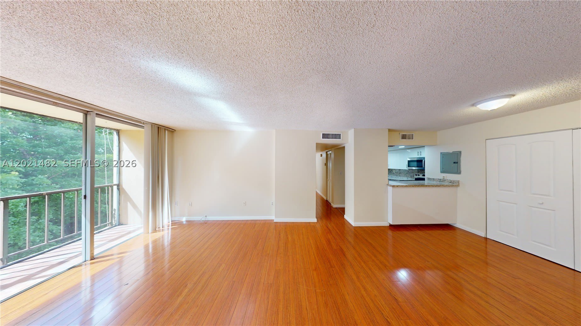 8860 Fontainebleau Blvd – photo 2
