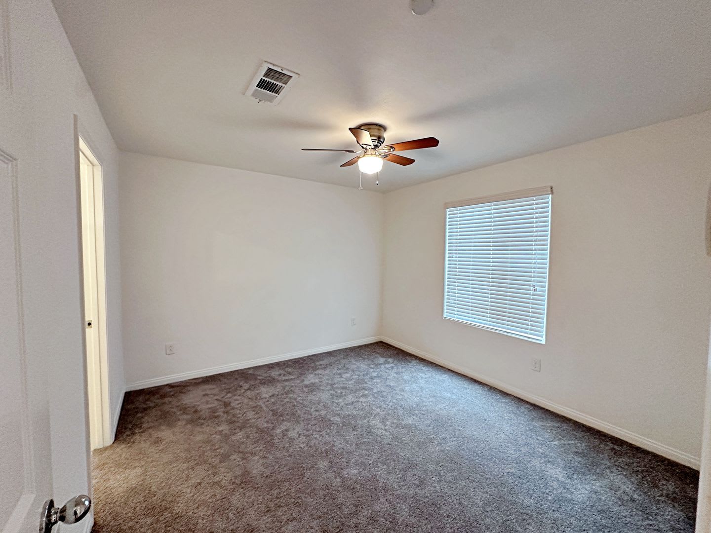 3 BEDROOM TOWNHOME IN GATED COMMUNITY – photo 3