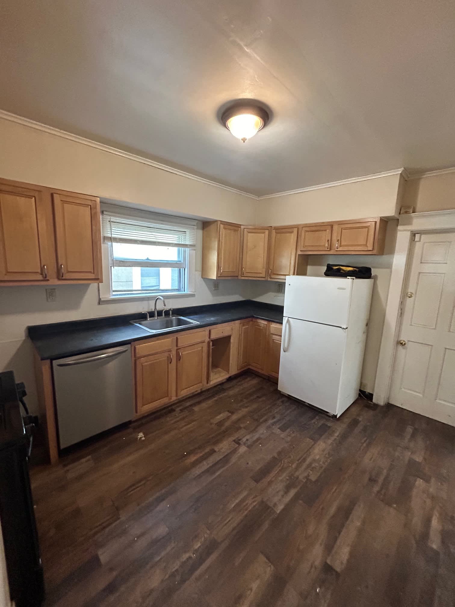 63 Montrose Avenue – photo 2