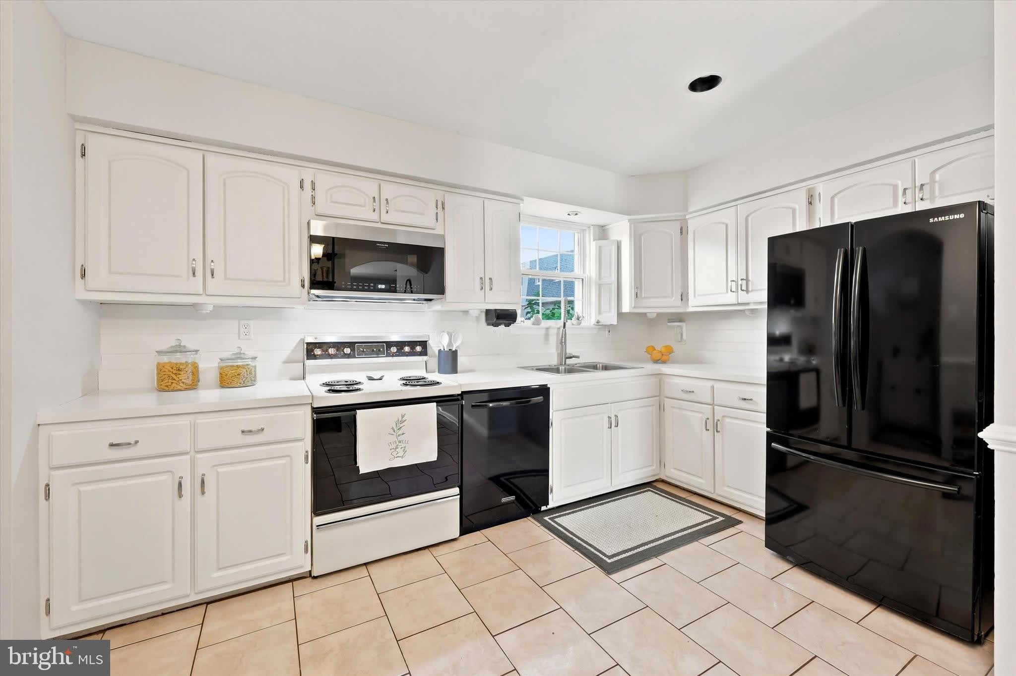 736 VILLAGE Lane – photo 3
