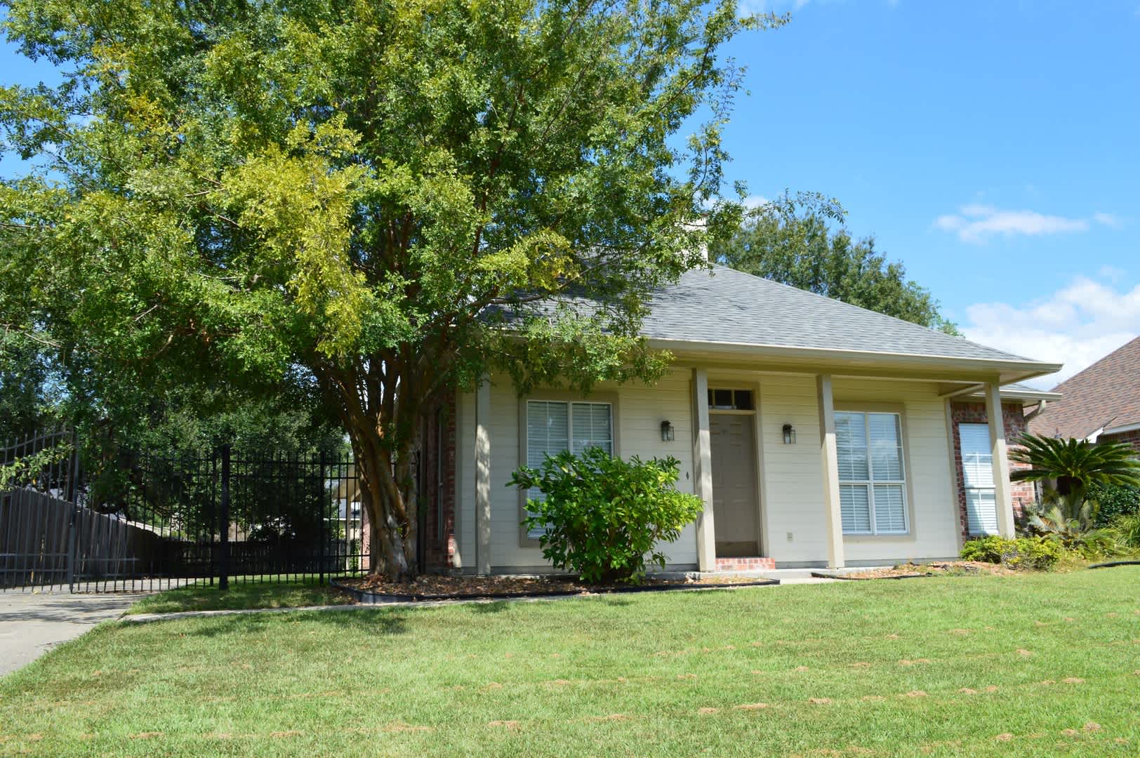 Great 3 Bedroom Home In Azalea Lakes First Month Free With 30 Day Move In – photo 4