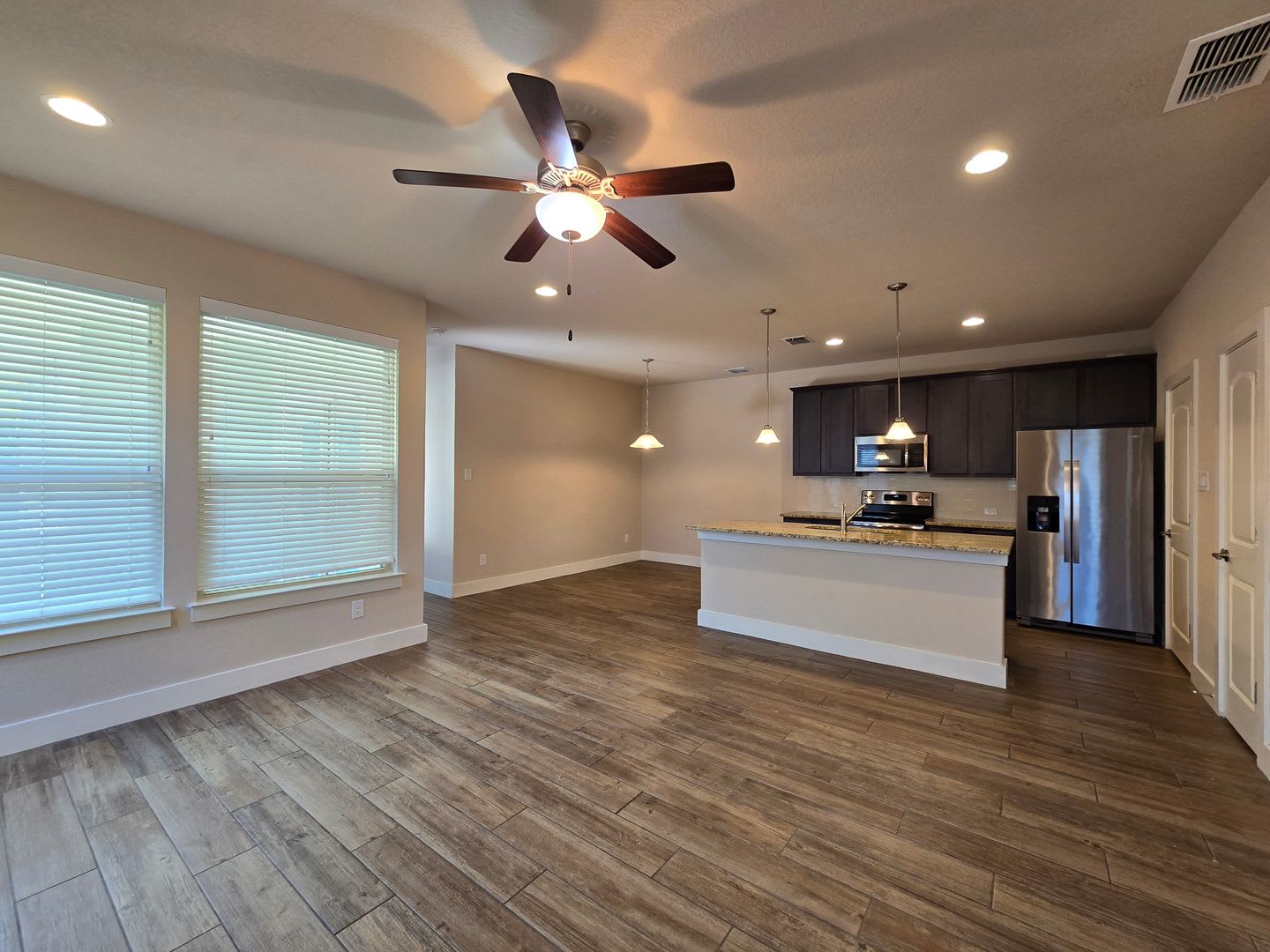 Walk to Faust St Bridge / Fridge, Washer & Dryer Included / Primary on 1st Floor / CISD – photo 2