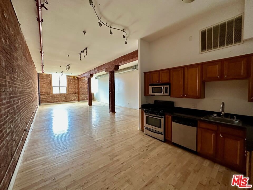 726 S Santa Fe Ave – photo 1