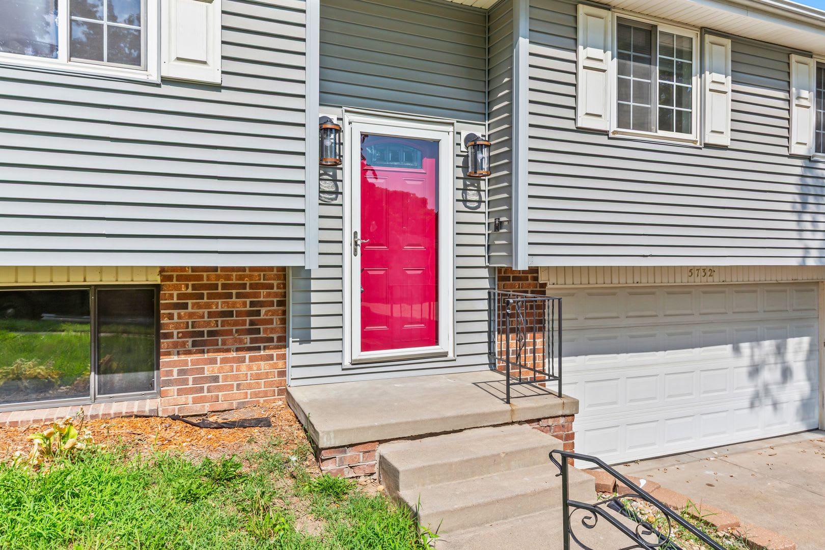 5732 S. 137th Street – photo 3