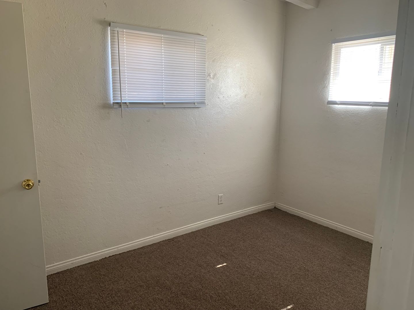 Charming Single-Story Home with Covered Carport in the Heart of Las Vegas! – photo 4