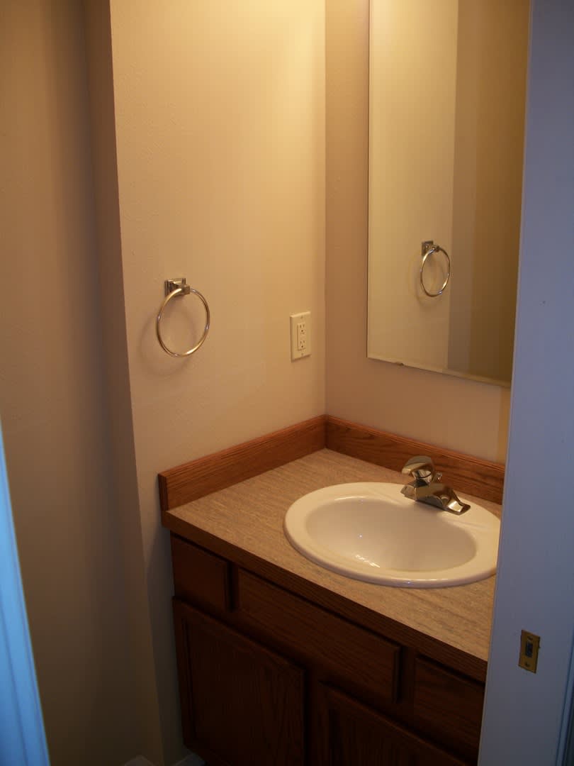 2 Bedroom, 1 1/2 Bathroom Townhouse-Walking distance to MSU Campus – photo 5
