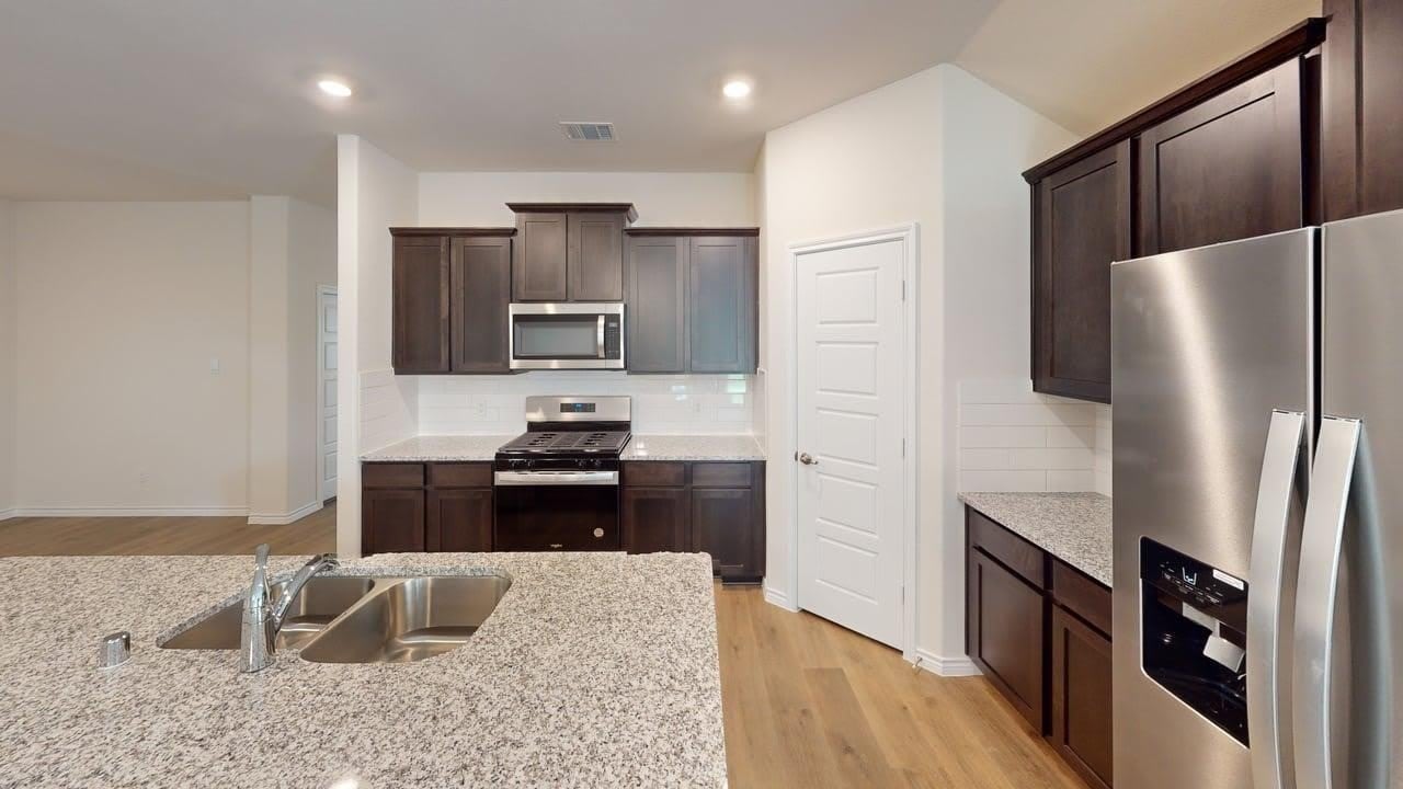 3920 Glastonbury Road – photo 5