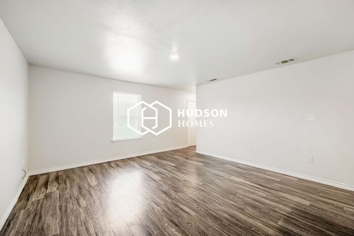 712 West 19Th Street – photo 3