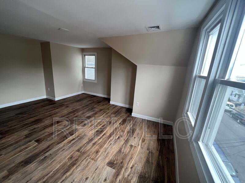 562 Summer St – photo 2