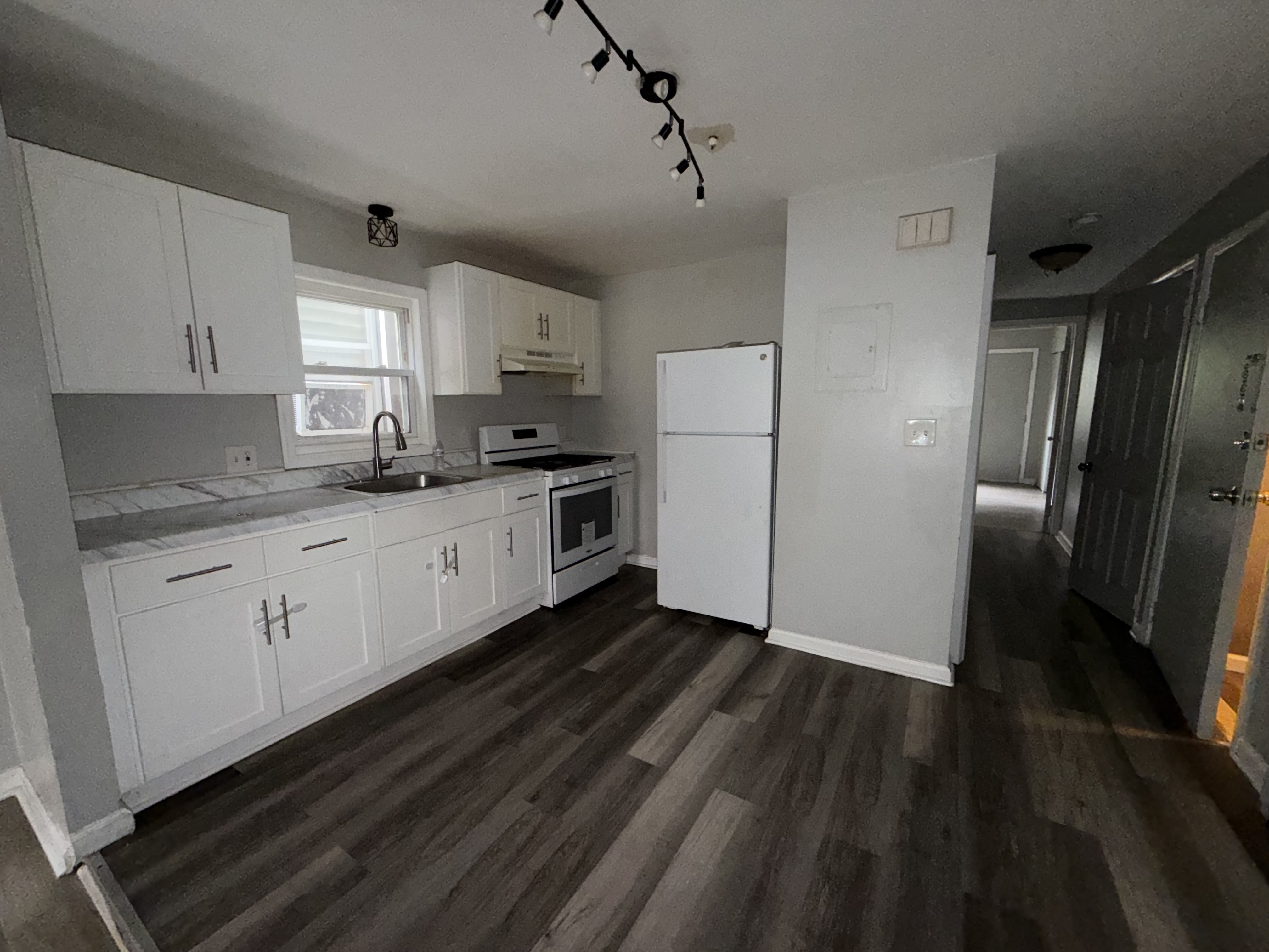 220 3rd St – photo 1