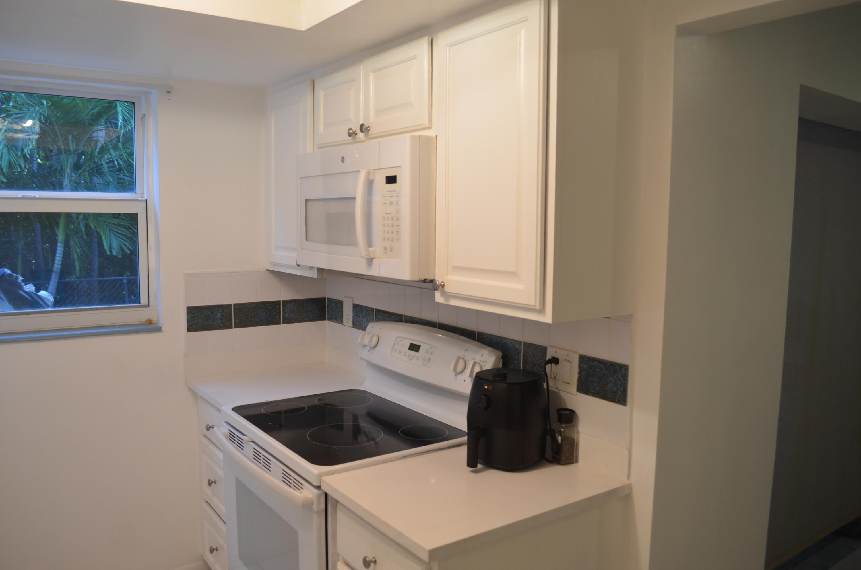 658 Ne 6Th Court E – photo 2