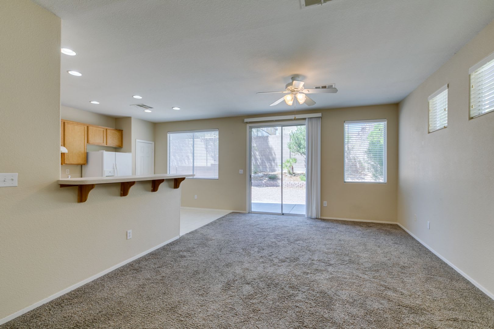 3 Bedroom 2 1/2 Bathroom w/Den & Loft – photo 5