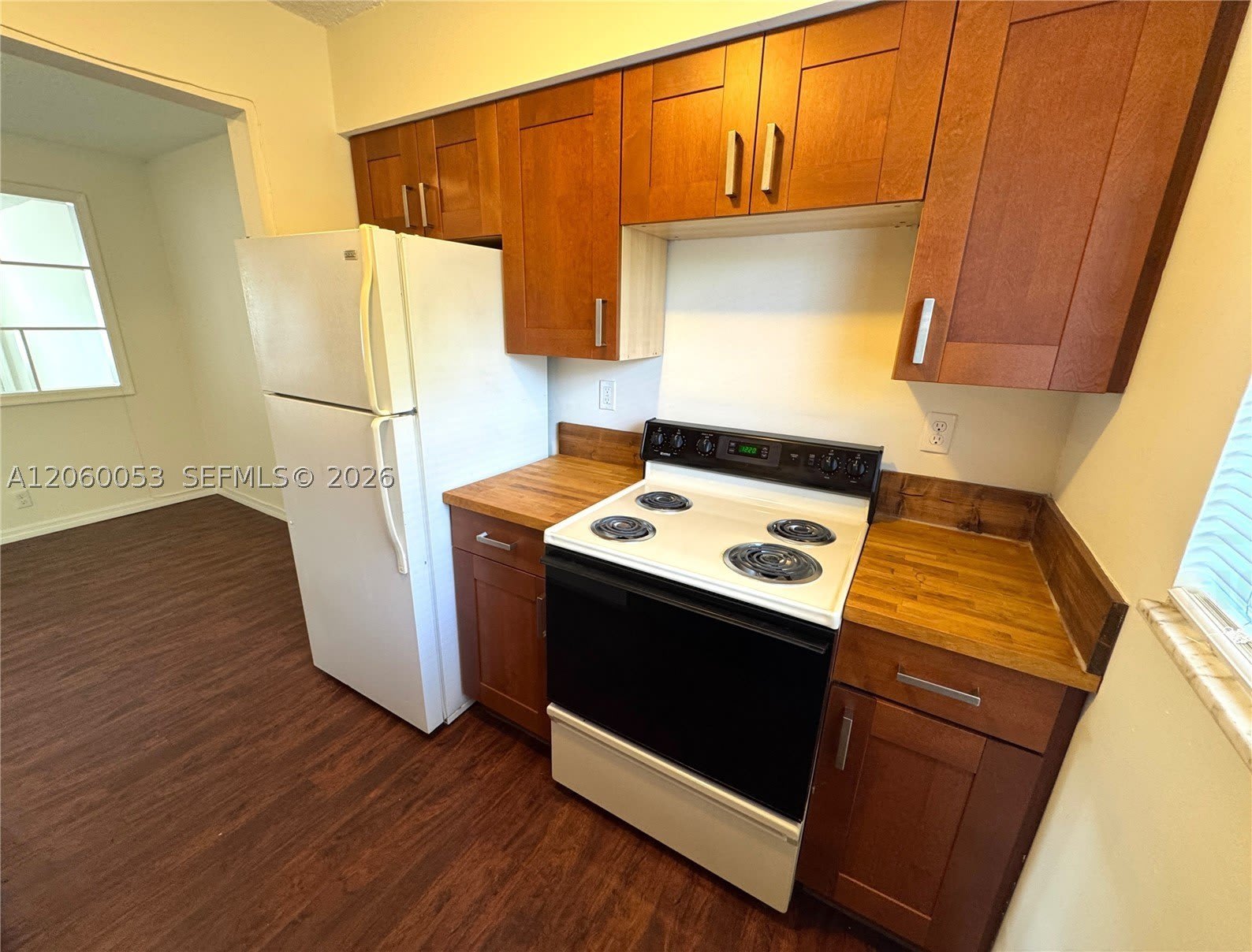215 NW 25th St – photo 4
