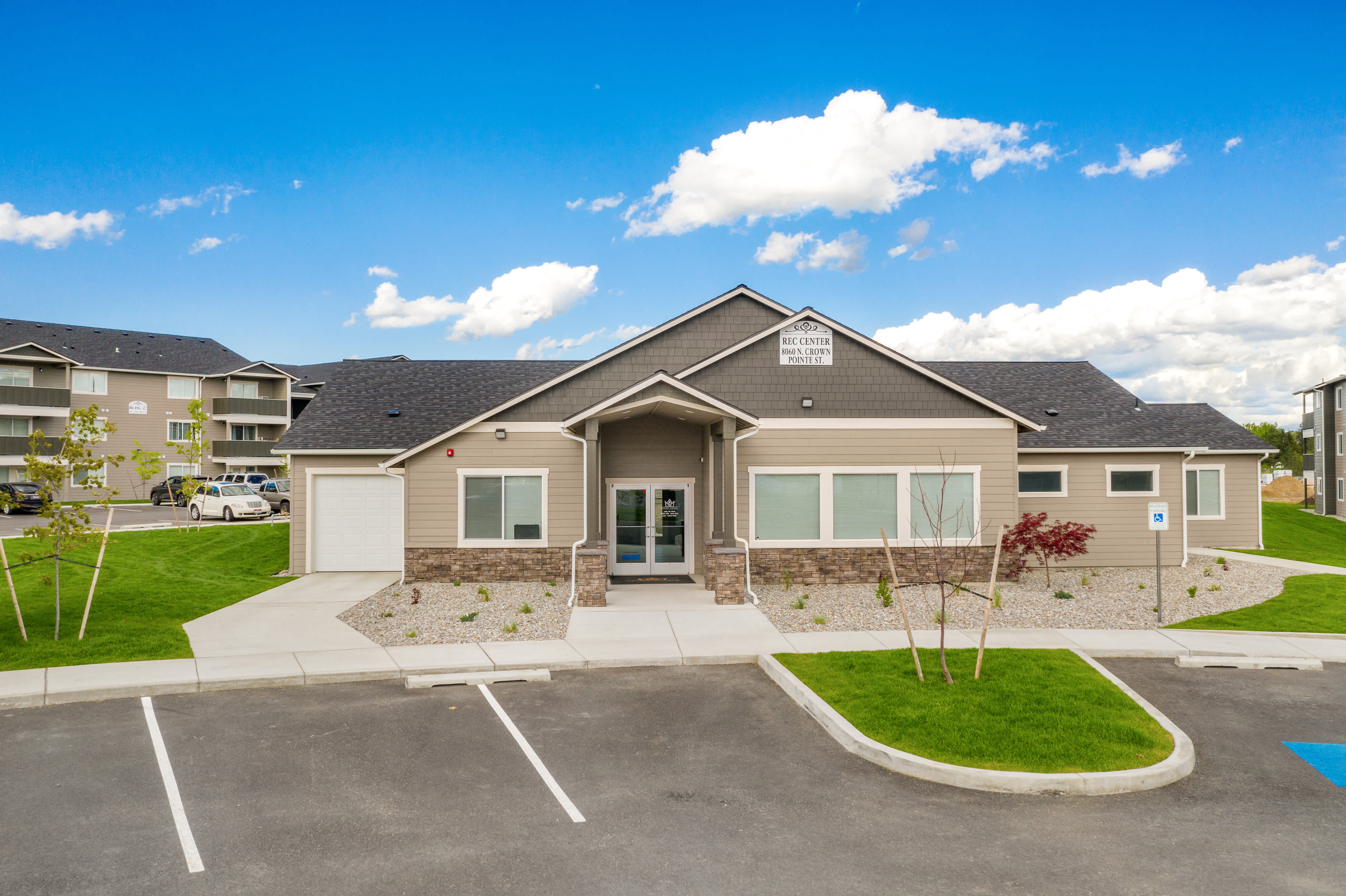 Crown Pointe Apartments – photo 4