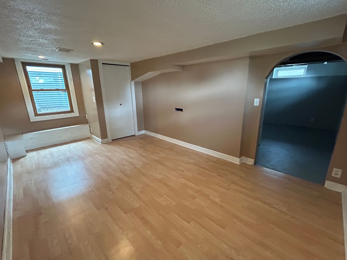 Charming Home in Heart of Rock Island – photo 2