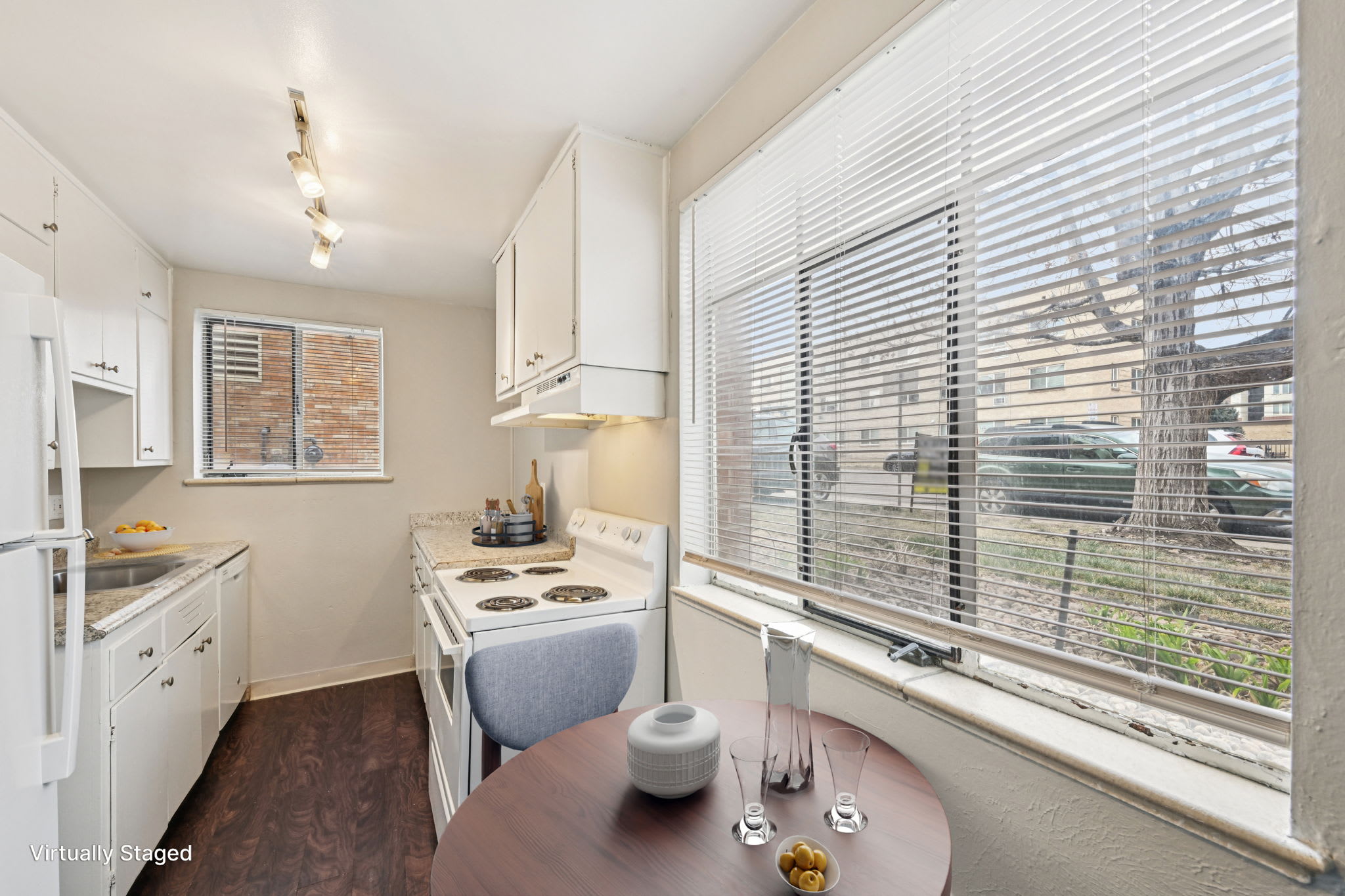 Admiral Apartments – photo 4