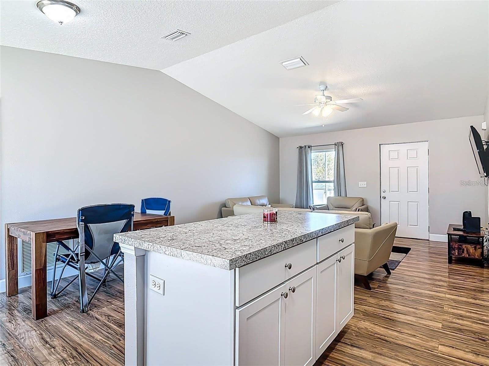 640 CHESTNUT Avenue – photo 4
