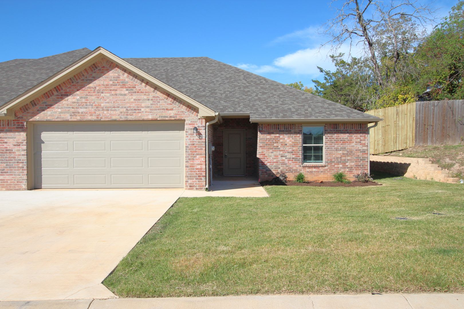 Beautiful 3 Bedroom 2 Bathroom Townhouse In South Tyler – photo 1
