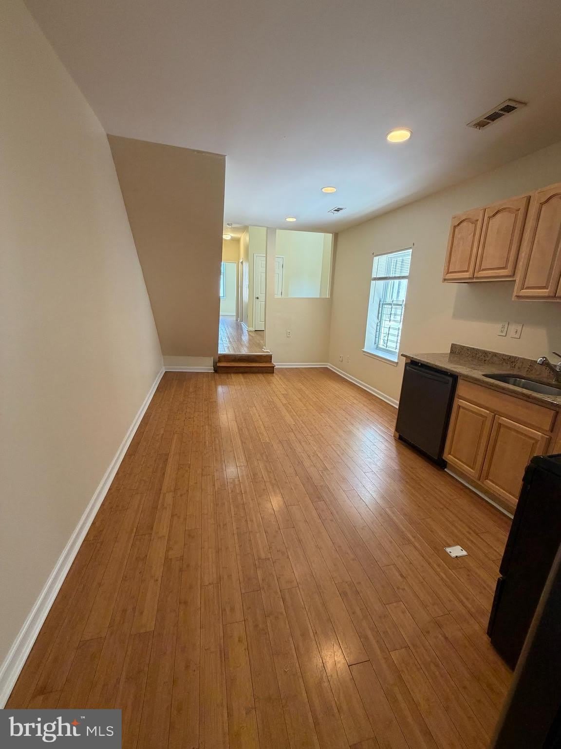 1928 W Diamond Street – photo 4