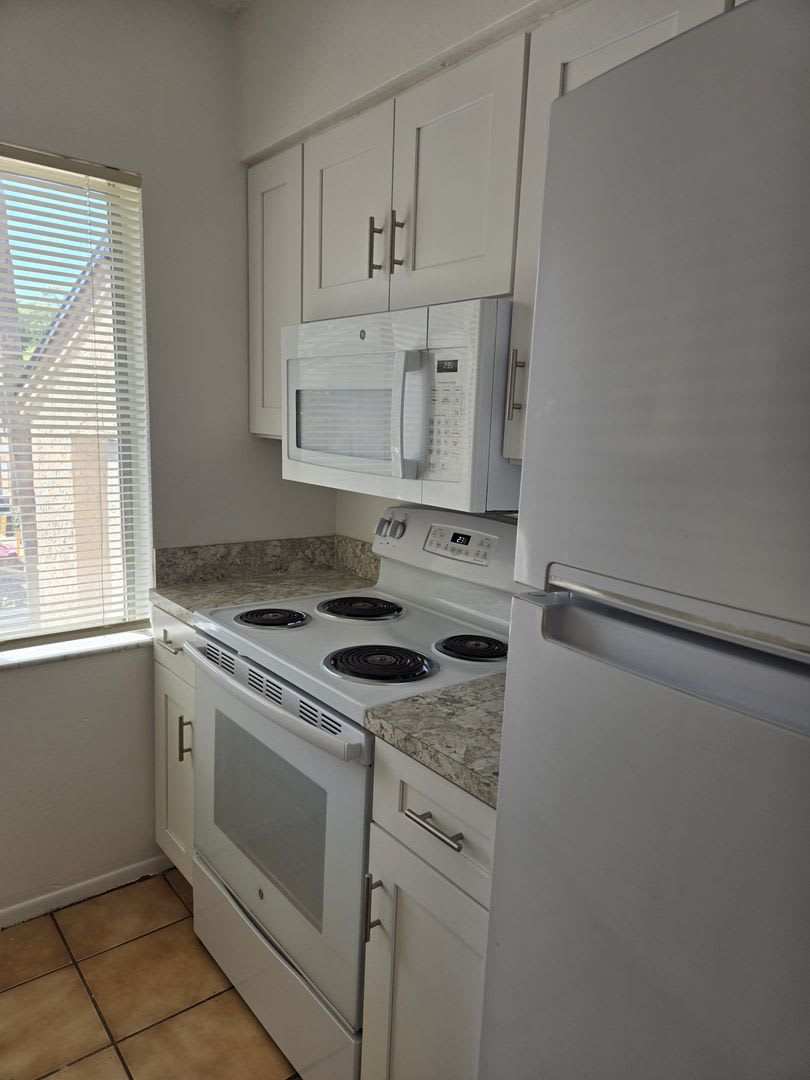 $ 300 OFF FIRST MONTH'S RENT! Place One Townhome! – photo 4
