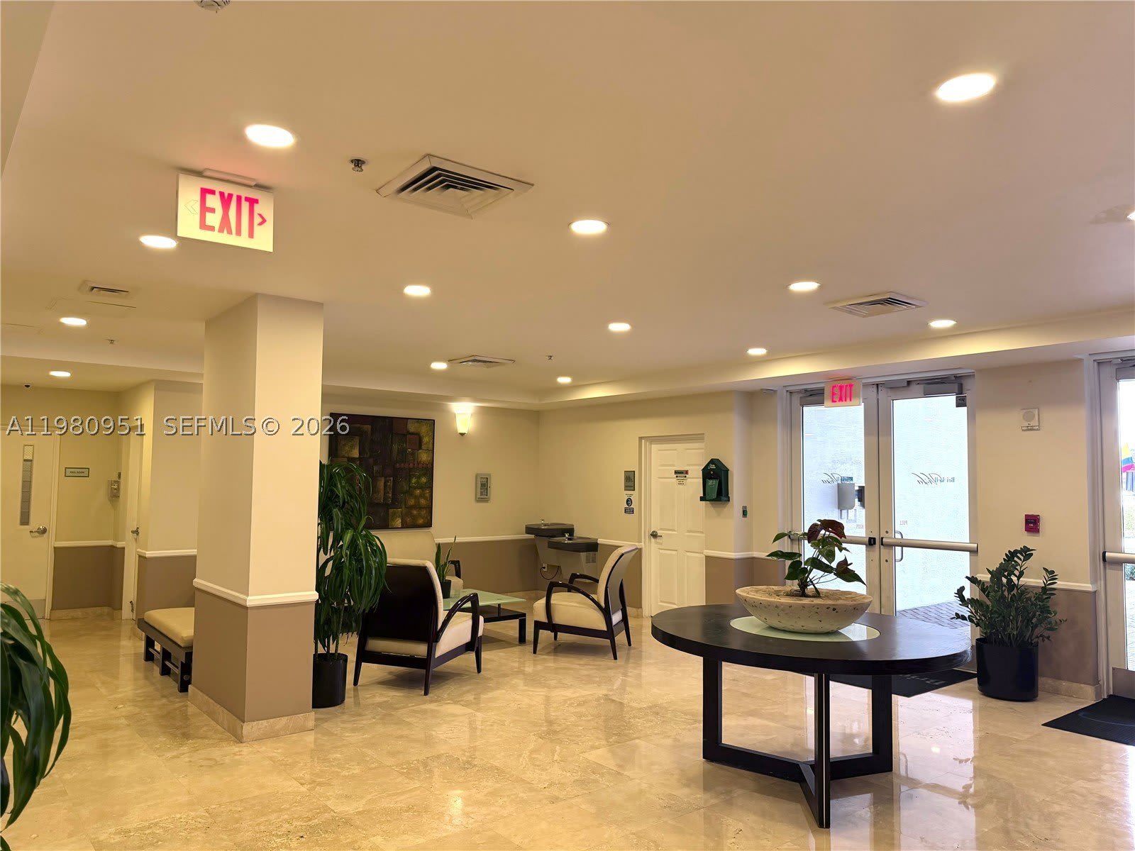 900 SW 8th St – photo 4