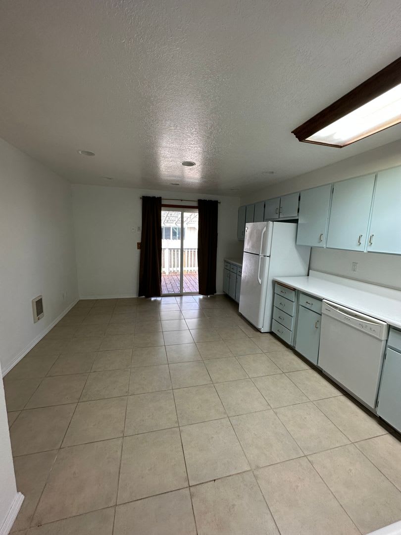 Coos Bay 3 bedroom home – photo 5