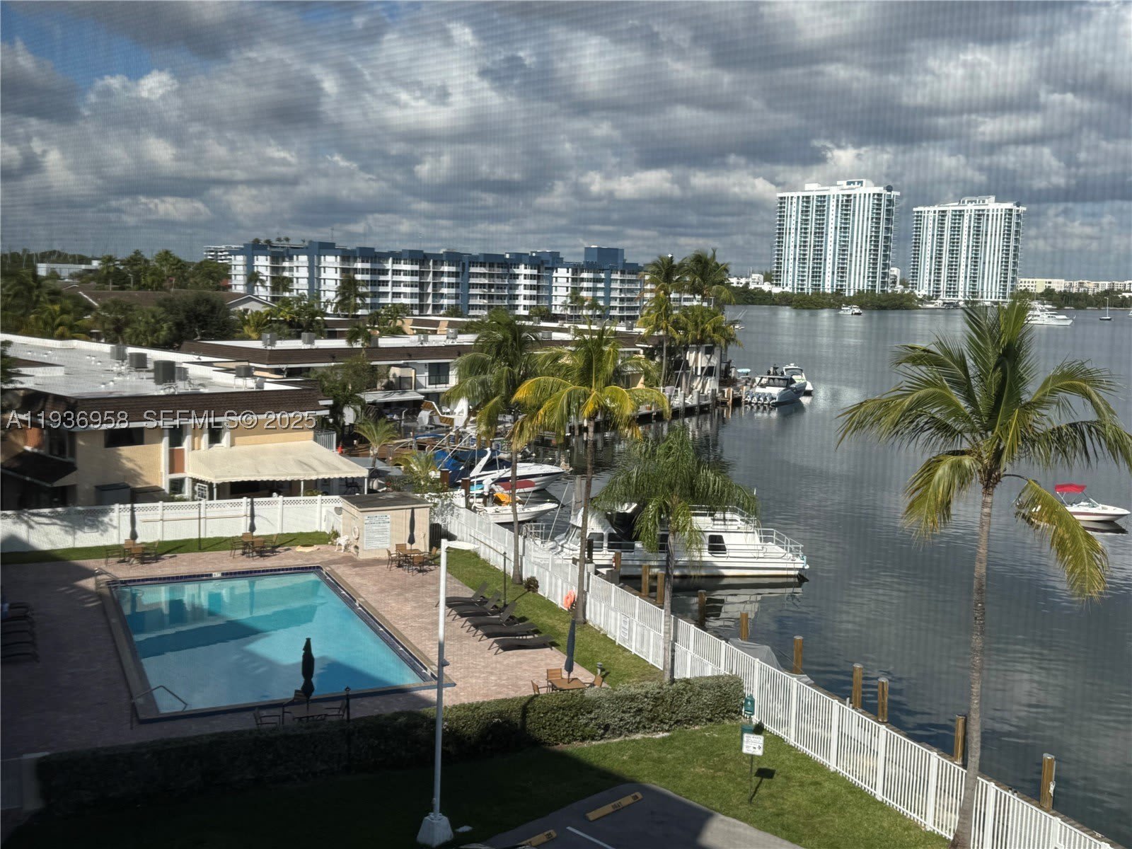 2821 N Miami Beach Blvd – photo 3