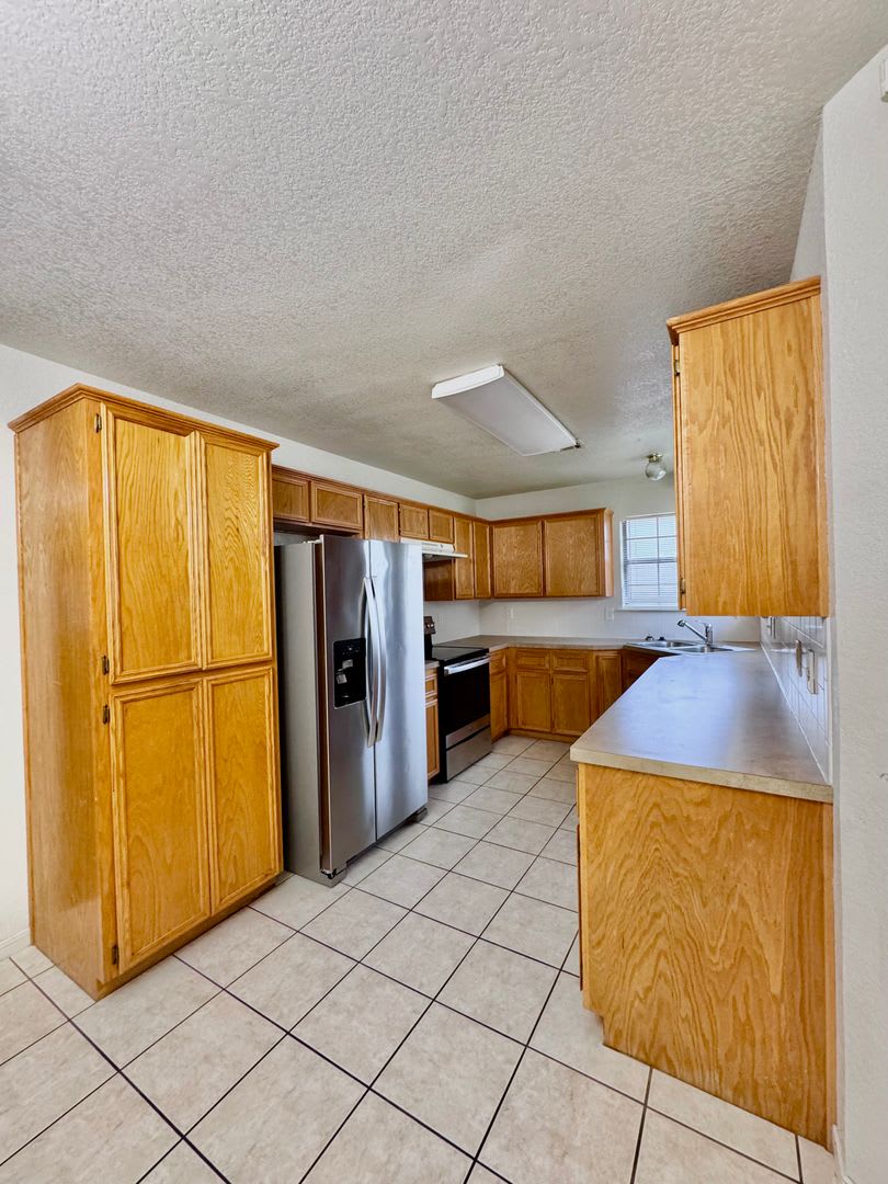 Inviting 3 Bedroom 2.25 Bath home in Hymesa Estates! – photo 5