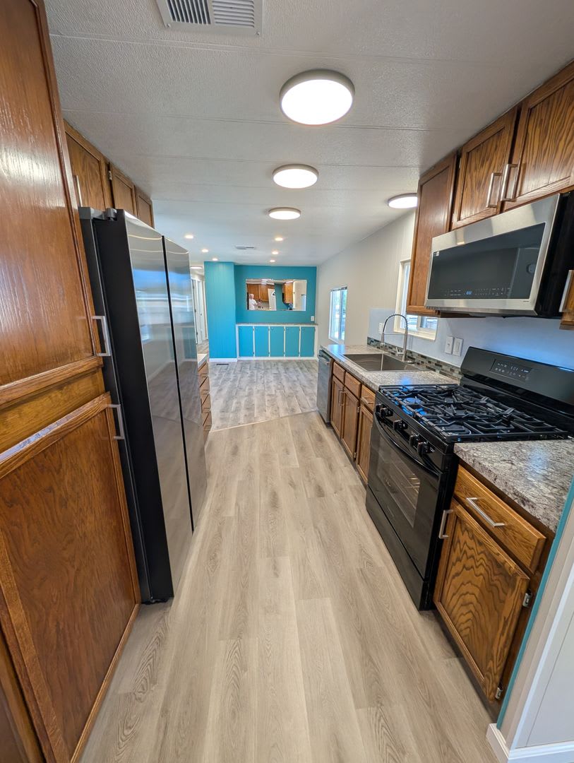 Available Now, beautifully remodeled home 3 bed 2 bath located in Sun Valley – photo 5