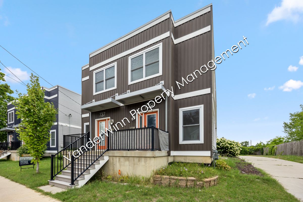 739 Bates Street Southeast – photo 1
