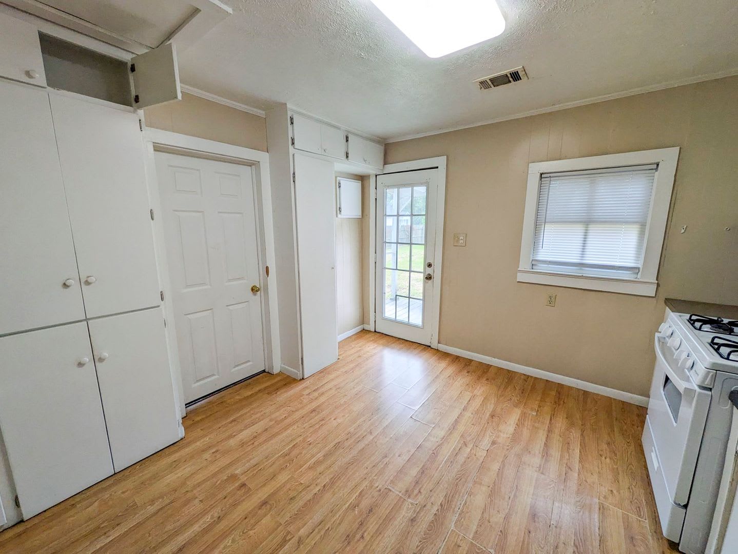 1030 Dallas St Port Neches Tx 77651 – photo 5