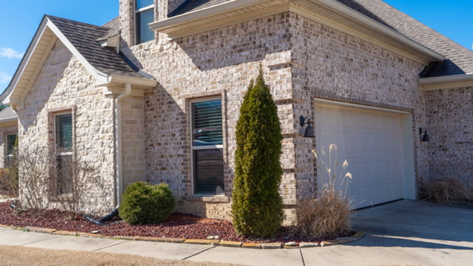 Beautiful all Brick home in Benton – photo 1