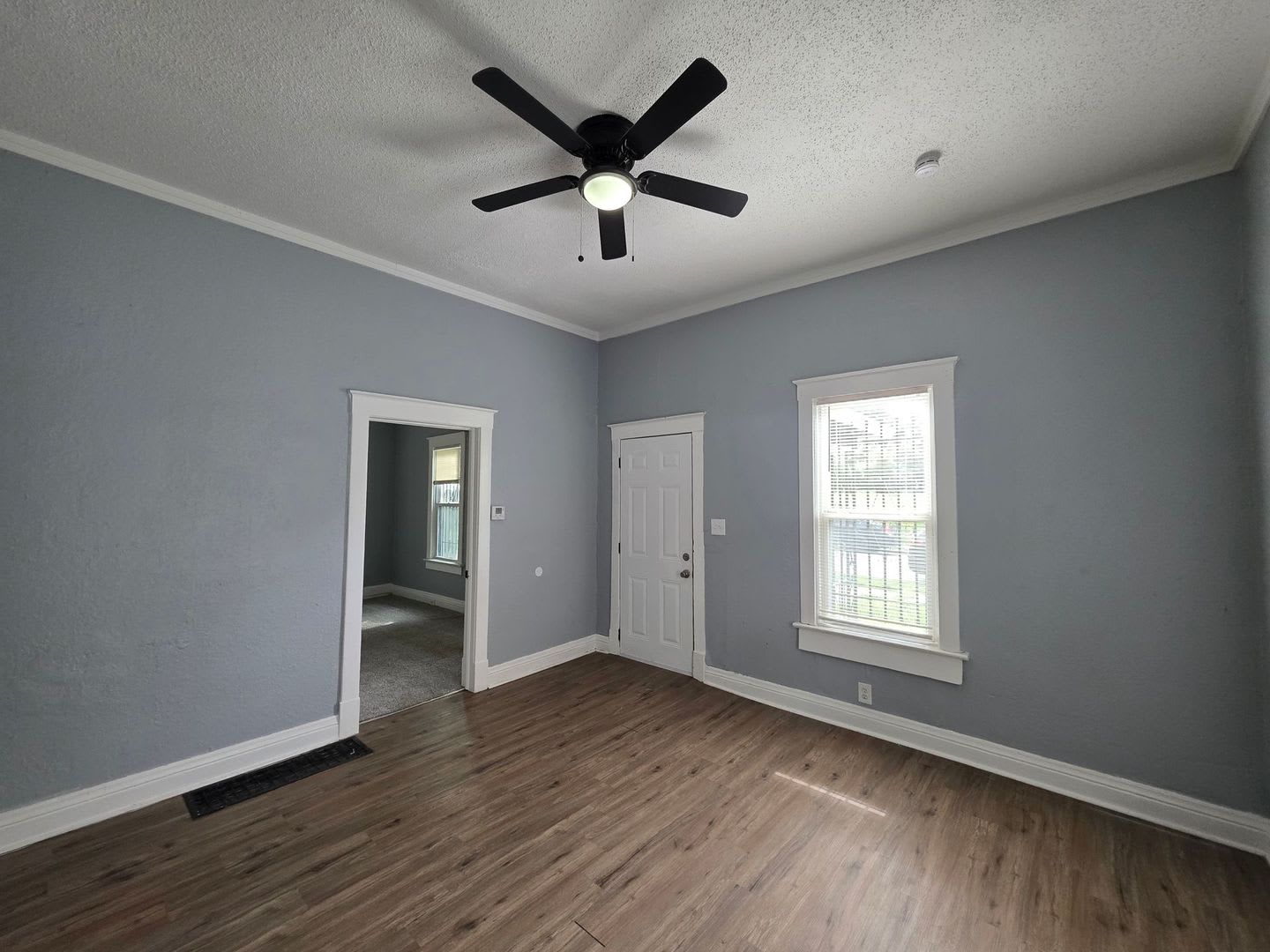Comfortable 3-Bedroom Home with Private Upstairs Suite – photo 3