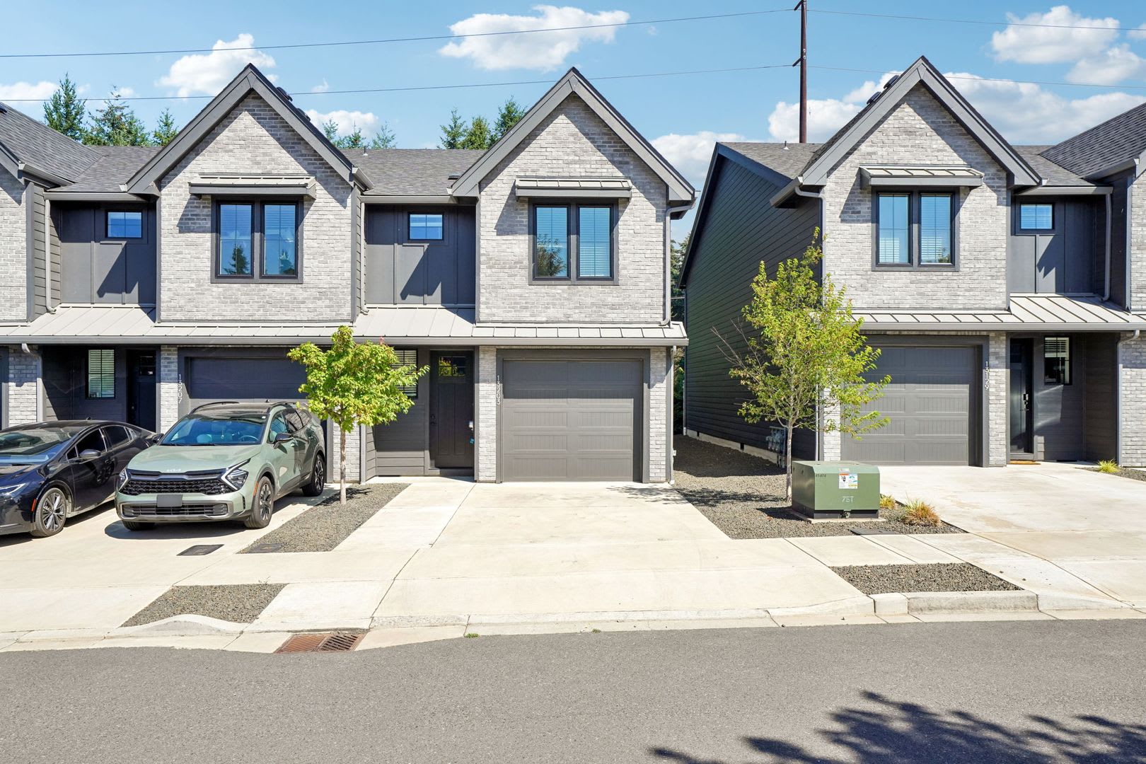End Unit Luxury Townhome for Lease at the Courtyards at Hidden Crest – photo 1