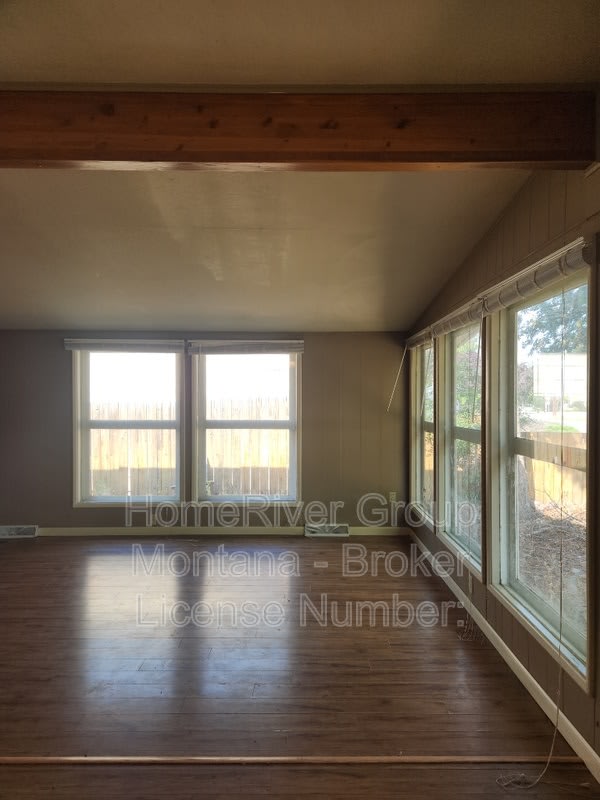 1809 Defoe St – photo 5