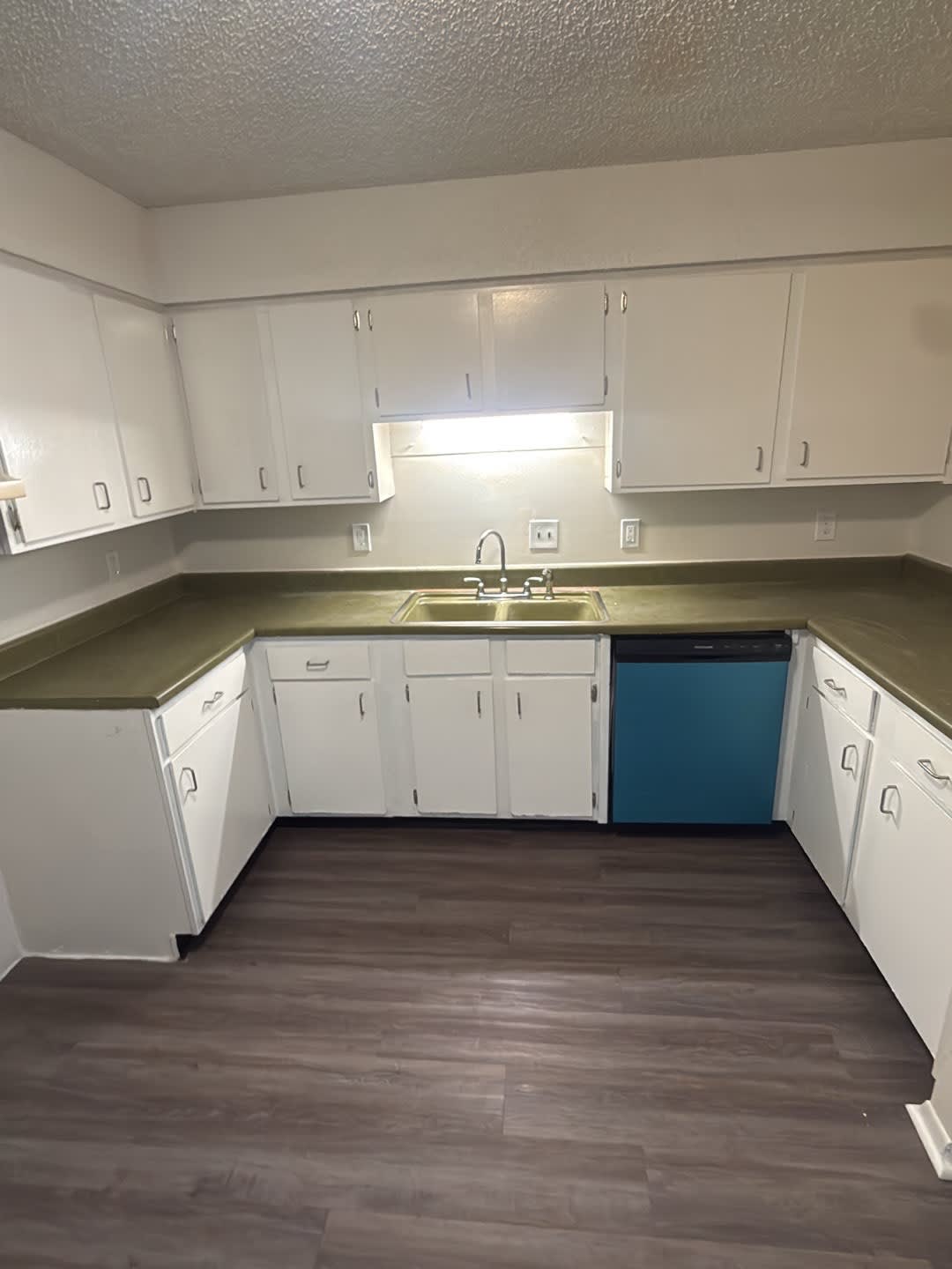 1083 Harold Drive – photo 2