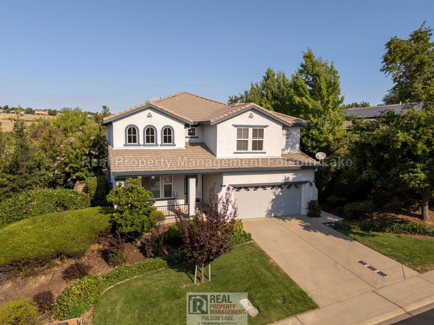 Gated Serrano Home with Private Pool & Flexible 5-Bedroom Layout – photo 1