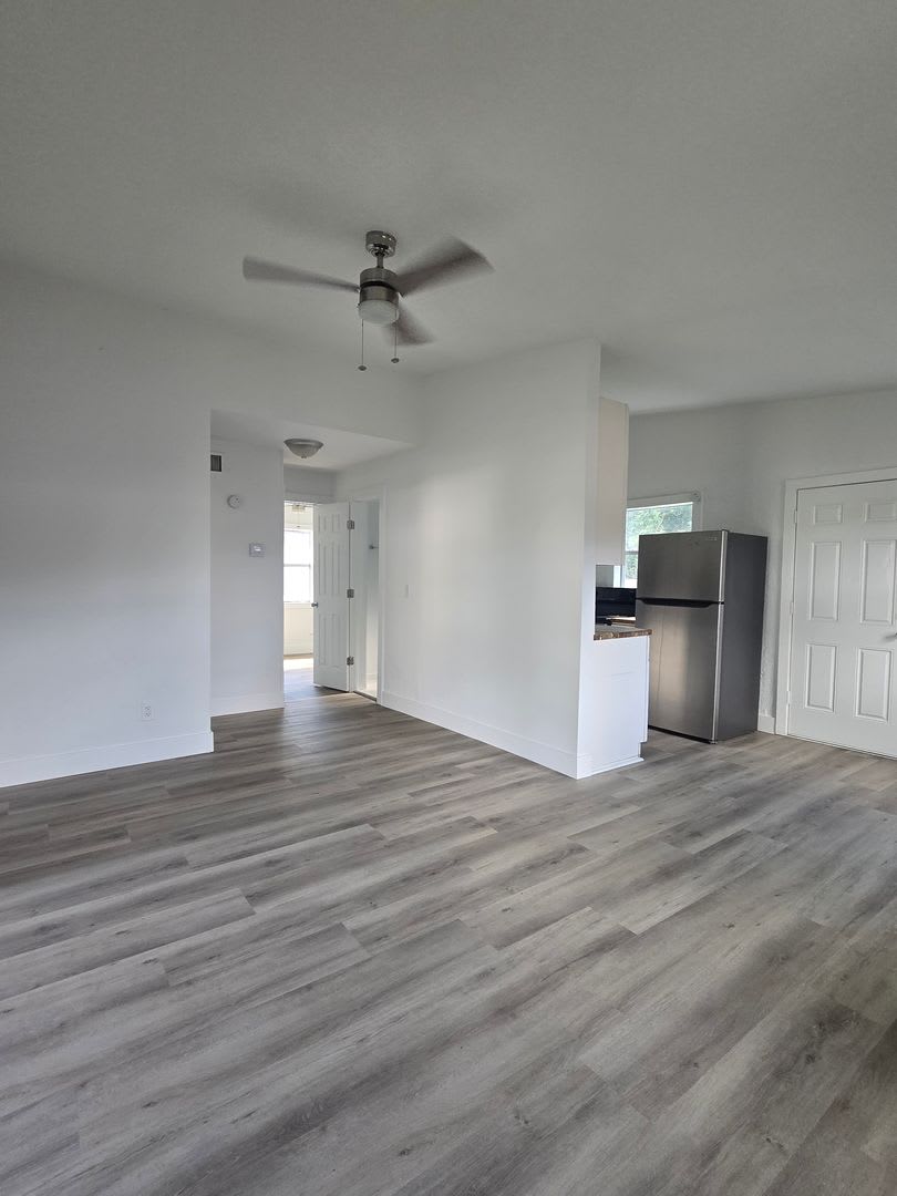 Fully Fenced Home in the Southside of Jacksonville – photo 4