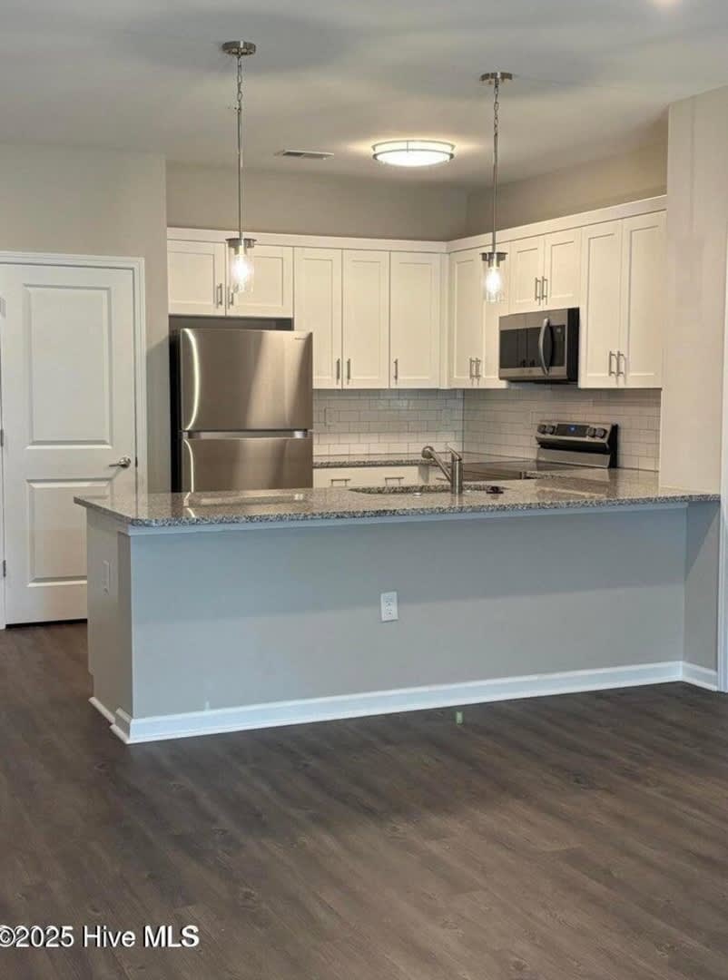 Special Offer Submit Your Application Before August 31 While Supplies Last For A Rental Rate Of 1 400 Per Month For A 18 Month Lease – photo 2
