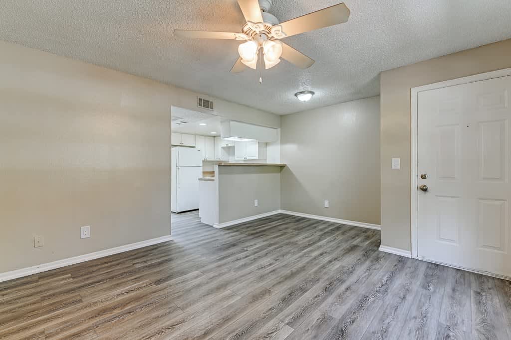 Green Oaks Apartments – photo 4
