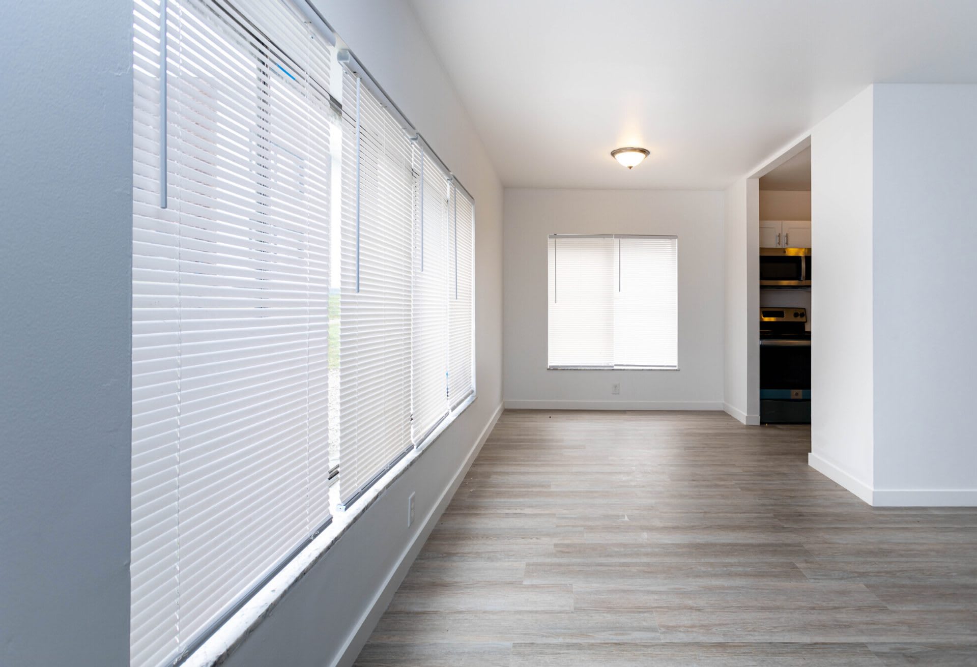 Cozy 2-Bedroom Apartment with Convenient Amenities – photo 2