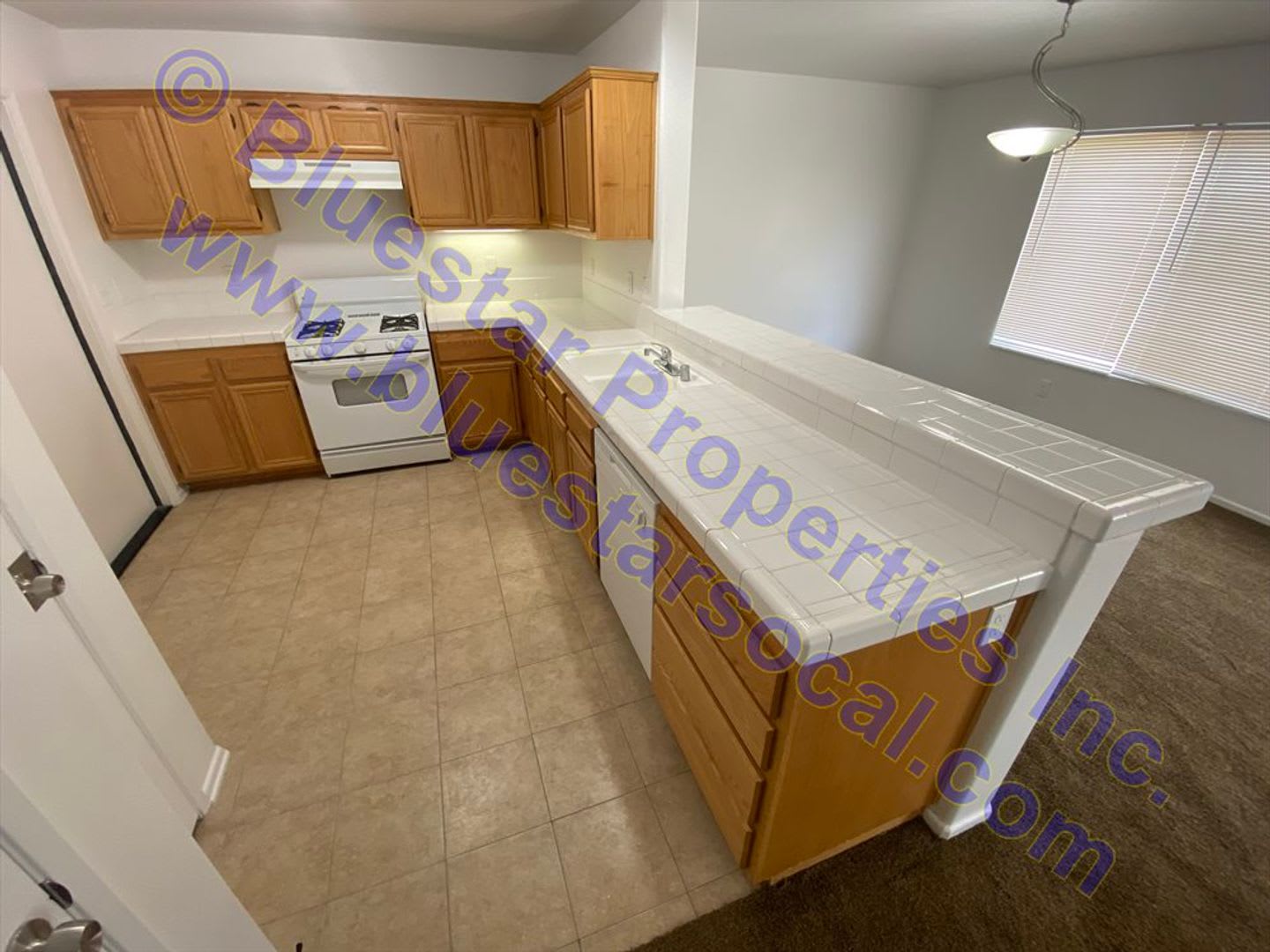 JUST LISTED!!! – photo 3