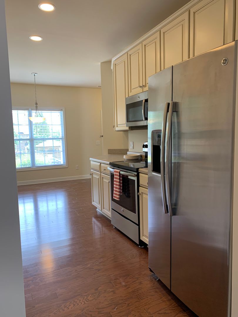 2 Bedroom, 2.5 Bath Townhouse with detached one-car garage – photo 2